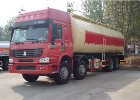 供應斯太爾后雙橋粉粒物料運輸車