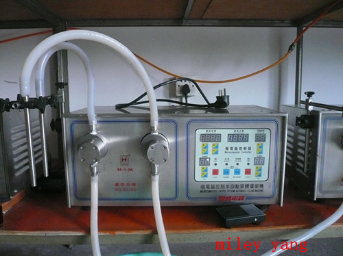 供應(yīng)臺(tái)式半自動(dòng)雙頭沐浴露灌裝機(jī)SF-1-2