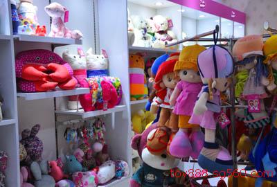 香港娃娃加盟，朵朵公仔店店熱賣